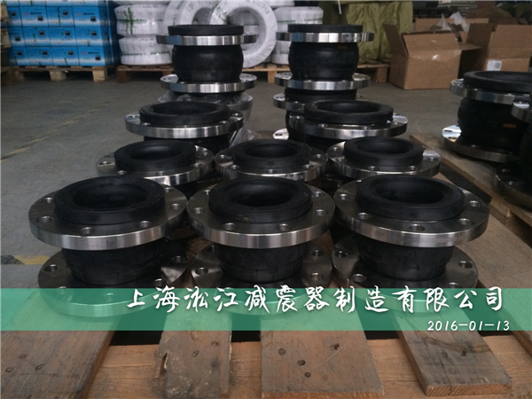 上海DN150耐酸碱橡胶软接头采用不锈钢316L法兰