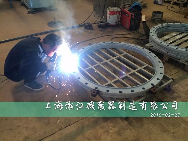 11台上海淞江大口径防拉脱加强型橡胶软接头发货
