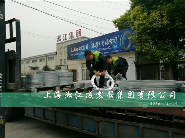 发货10吨热镀锌法兰用于苏州市政配套橡胶软接头