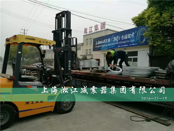 发货10吨热镀锌法兰用于苏州市政配套橡胶软接头